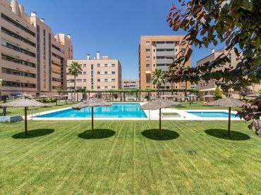 Penthouse mit Pool zum Verkauf in Avenida DE LA ILUSTRACION