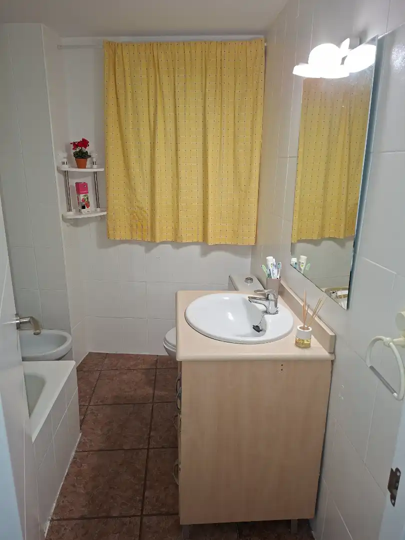 Bathroom of Flat for rent in Valencia  with Air Conditioner, Furnished and Oven