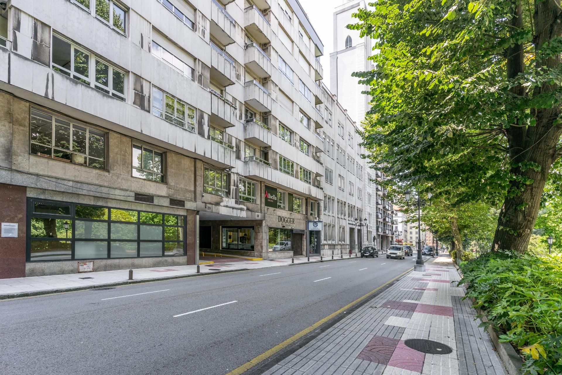 Vista exterior de Pis en venda en Oviedo  amb Calefacció, Traster i Balcó