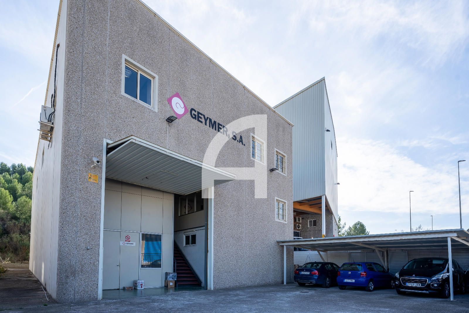 Vista exterior de Nau industrial en venda en El Papiol amb Alarma