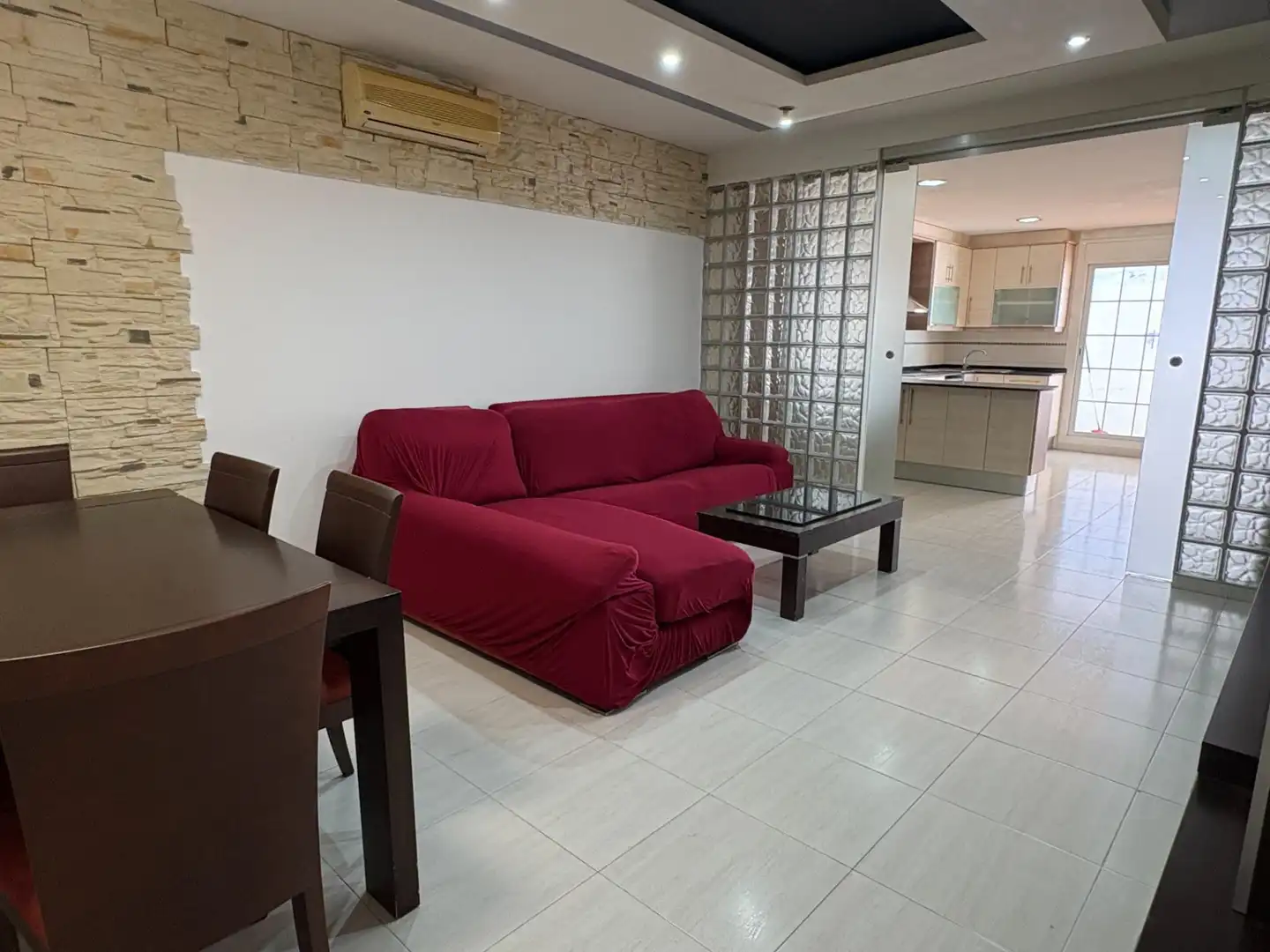 Sala d'estar de Casa o xalet en venda en L'Aldea amb Aire condicionat i Moblat