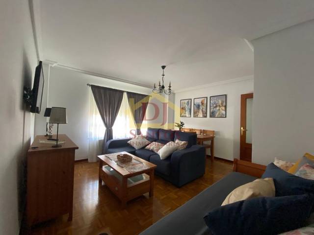 Piso en Alquiler en Calle Lagar Del en Tejares - Chamberí - Alcades