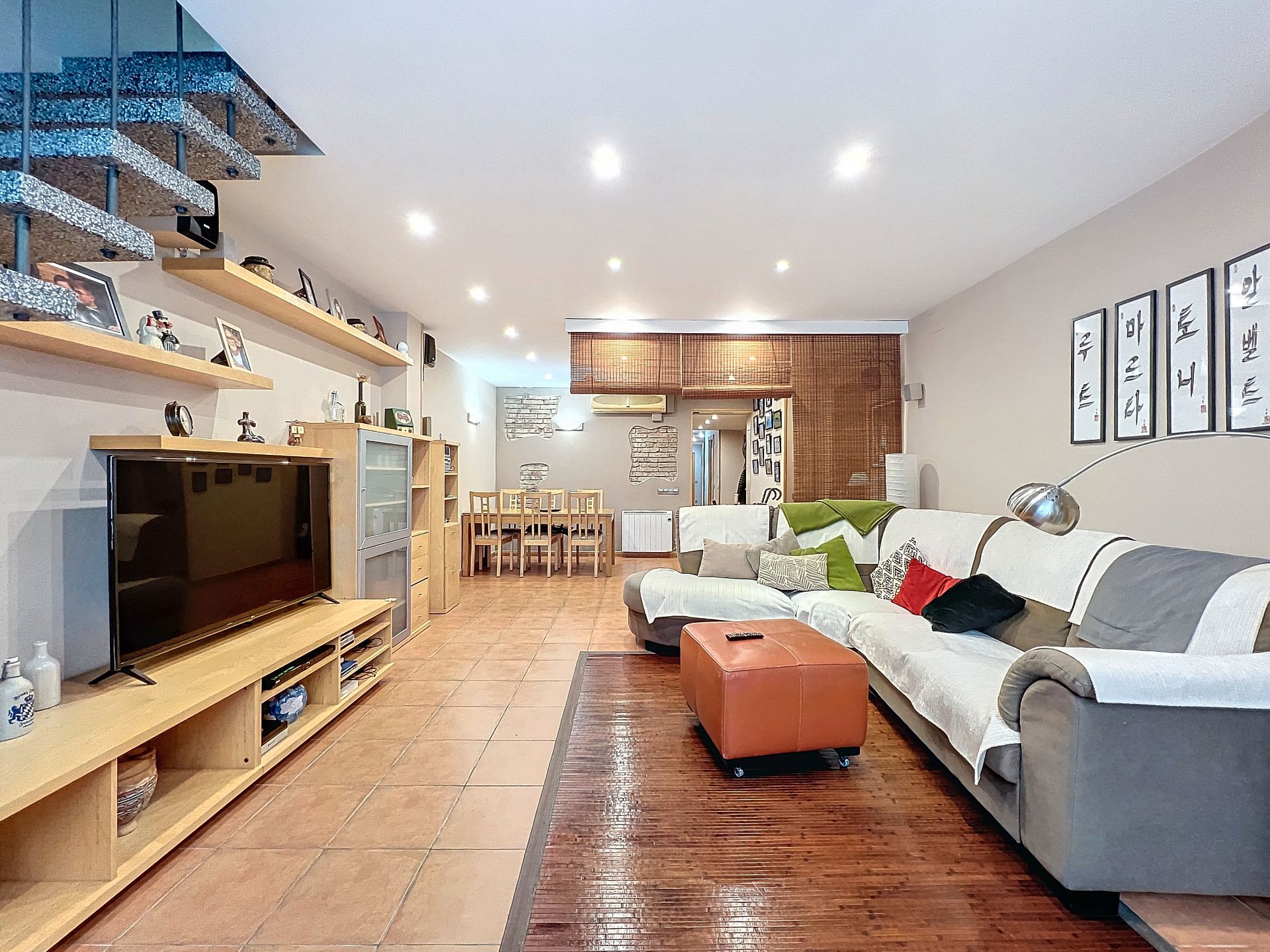 Living room of Duplex for sale in  Barcelona Capital  with Air Conditioner and Heating