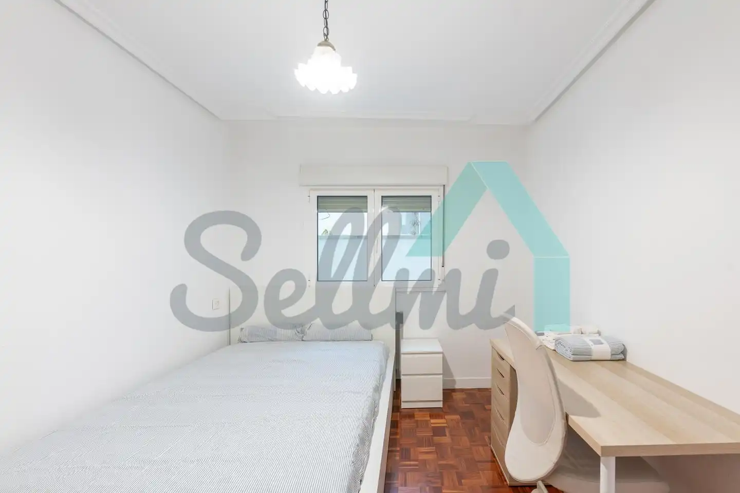 Habitación de Piso para compartir en Oviedo  con Calefacción, Parquet y Amueblado
