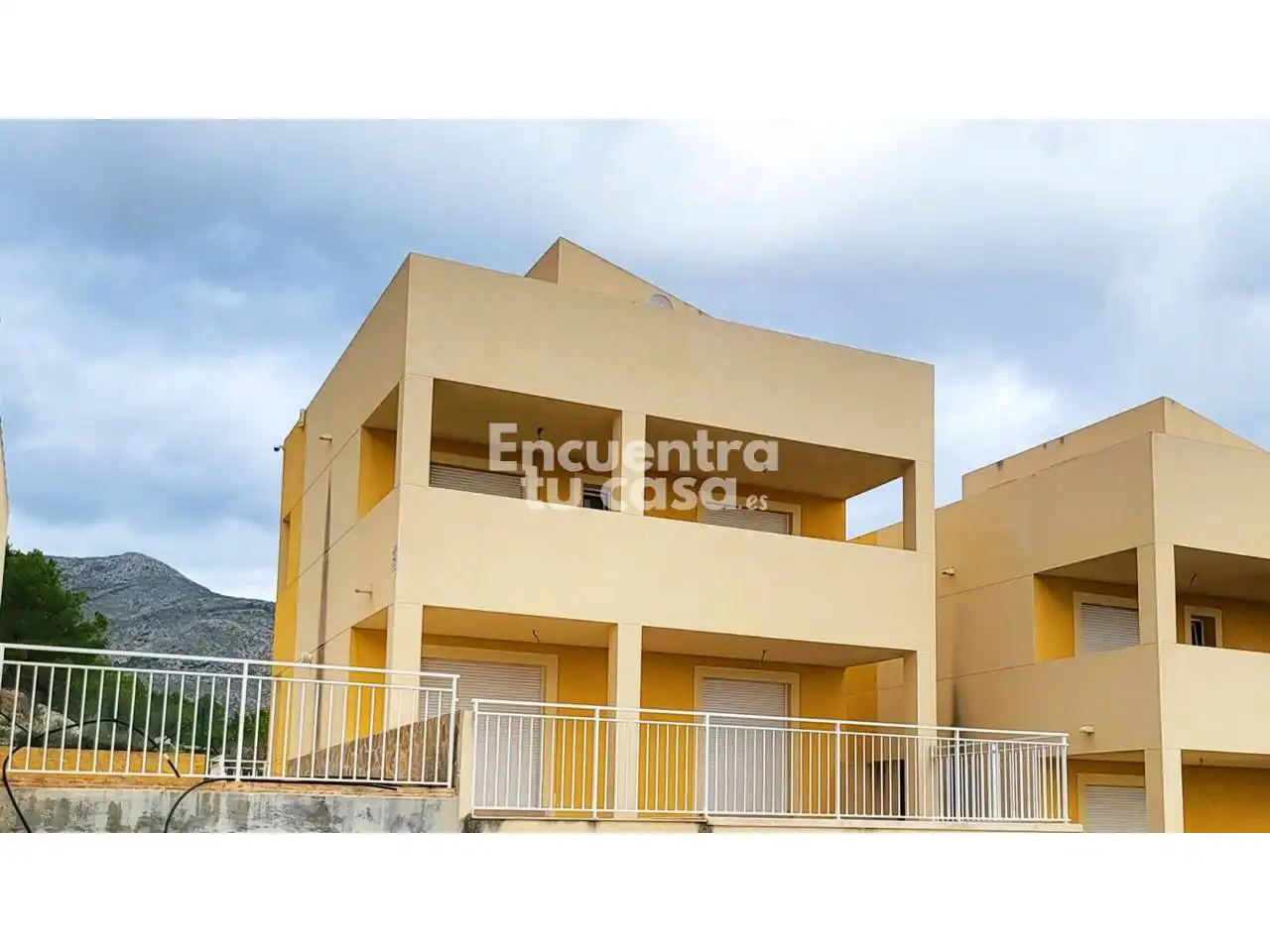 Vista exterior de Casa o xalet en venda en Callosa d'en Sarrià amb Terrassa i Piscina