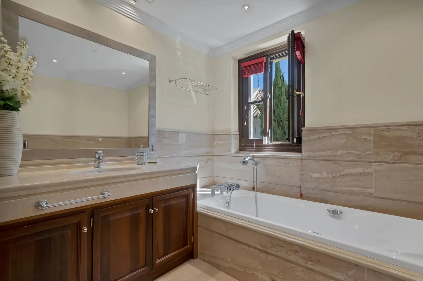 Baño de Casa o chalet en venta en Marbella con Calefacción, Jardín privado y Terraza