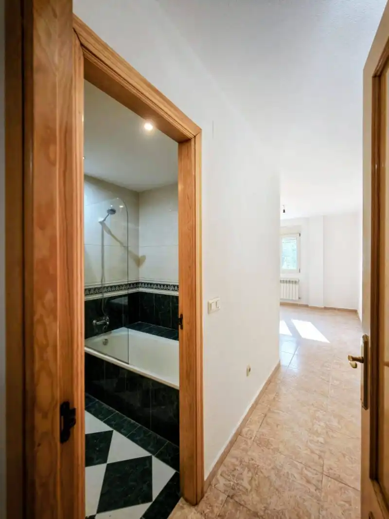 Baño de Piso en venta en El Espinar con Calefacción, Jardín privado y Terraza