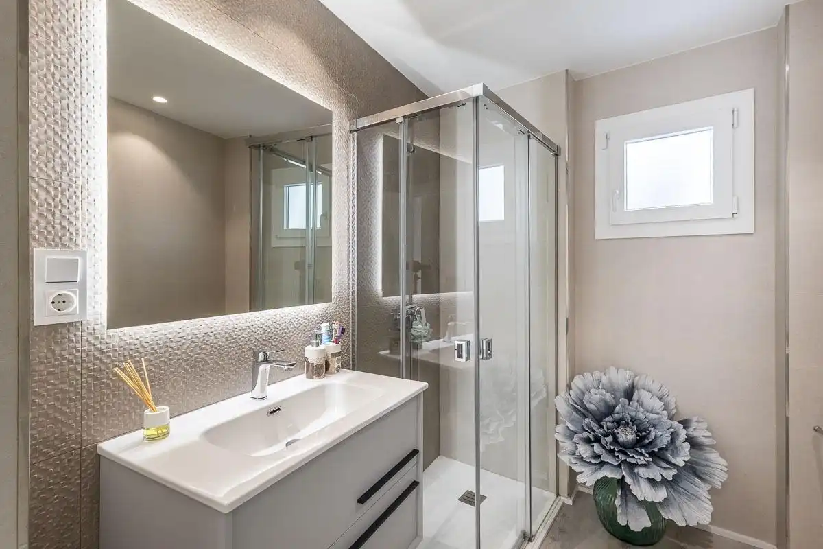 Baño de Casa adosada en venta en Albolote con Jardín privado, Piscina y Alarma