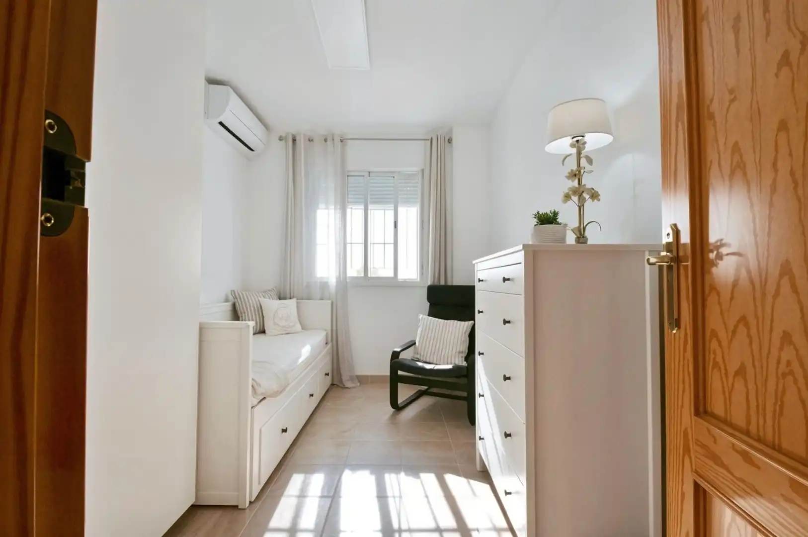 Habitación de Casa adosada en venta en Níjar con Aire acondicionado, Calefacción y Jardín privado