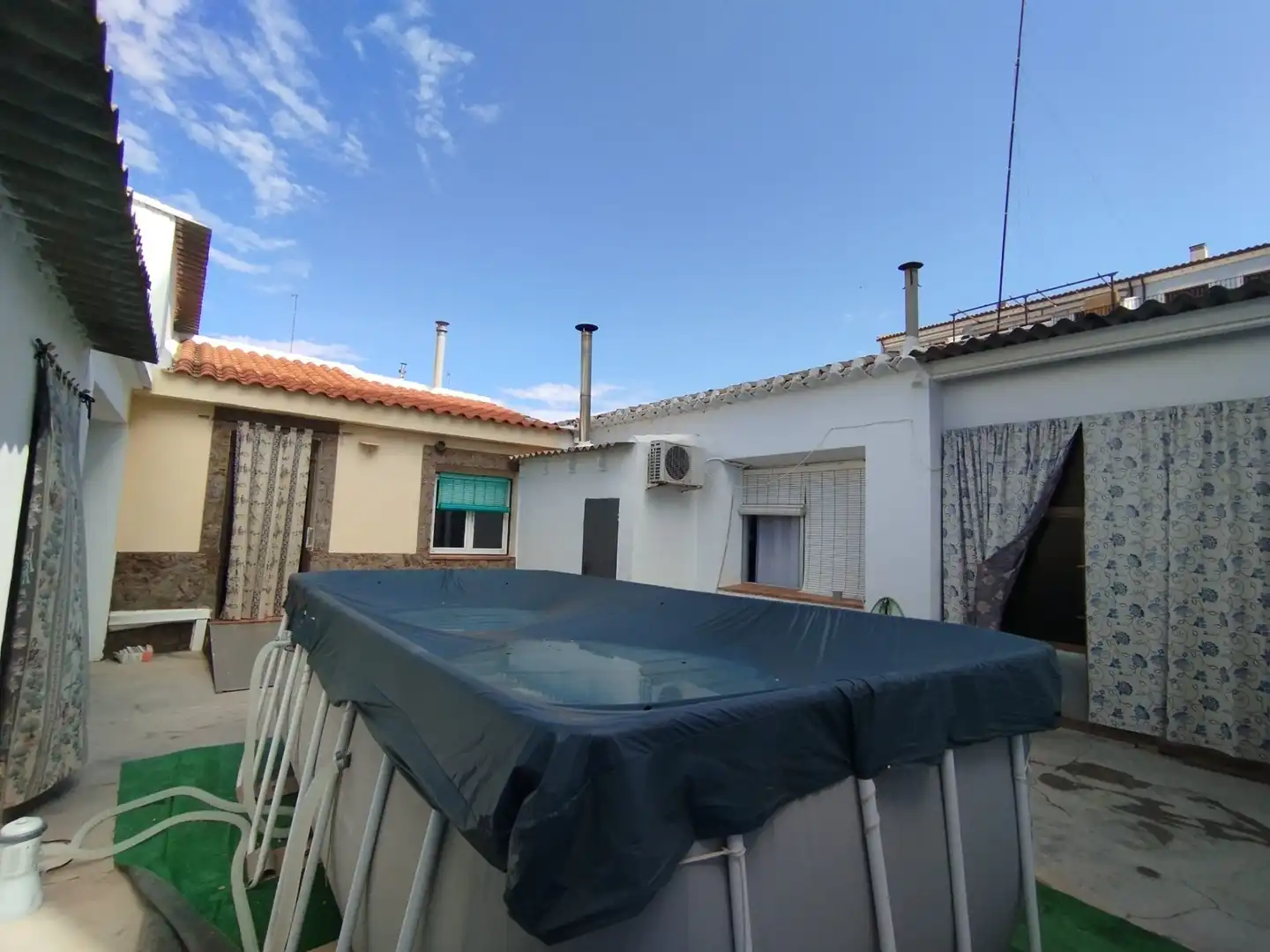 Exterior view of Detached homes for sale in Tomelloso  with Air Conditioner, Heating and Private garden