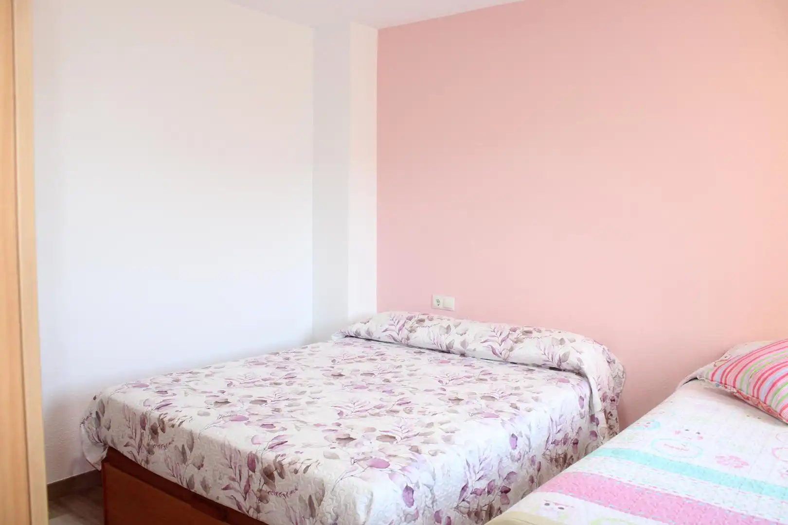 Habitación de Apartamento en venta en Roquetas de Mar con Jardín privado, Trastero y Amueblado