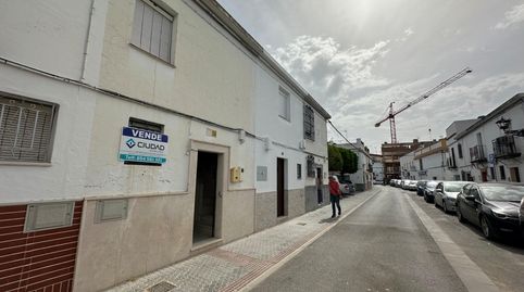 VIVIENDA DE DOS PLANTAS EN BARRIO LA GUITA