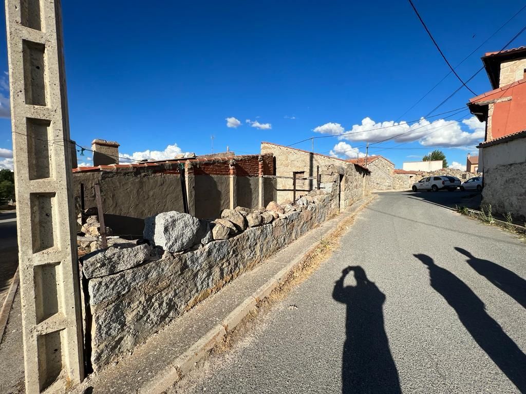 Vista exterior de Casa adosada en venda en Solosancho amb Traster
