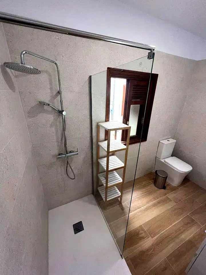 Room in Bartolome Benitez, Gracia