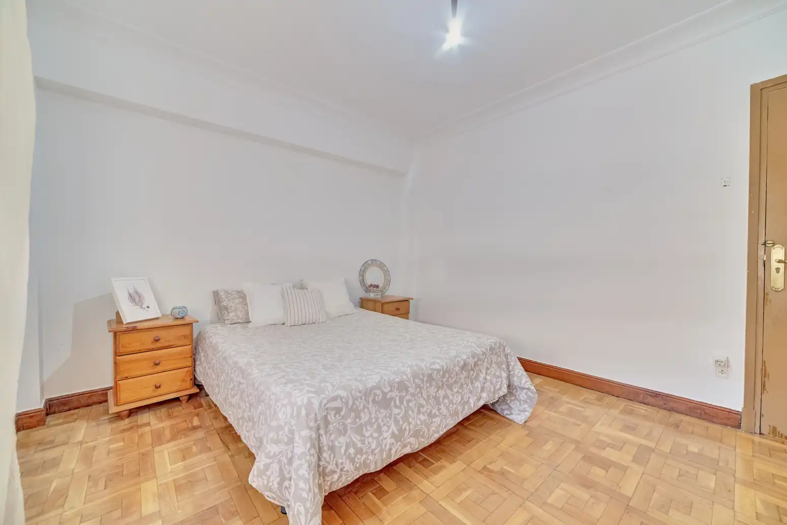 Habitación de Piso en venta en  Pamplona / Iruña con Calefacción, Parquet y Balcón