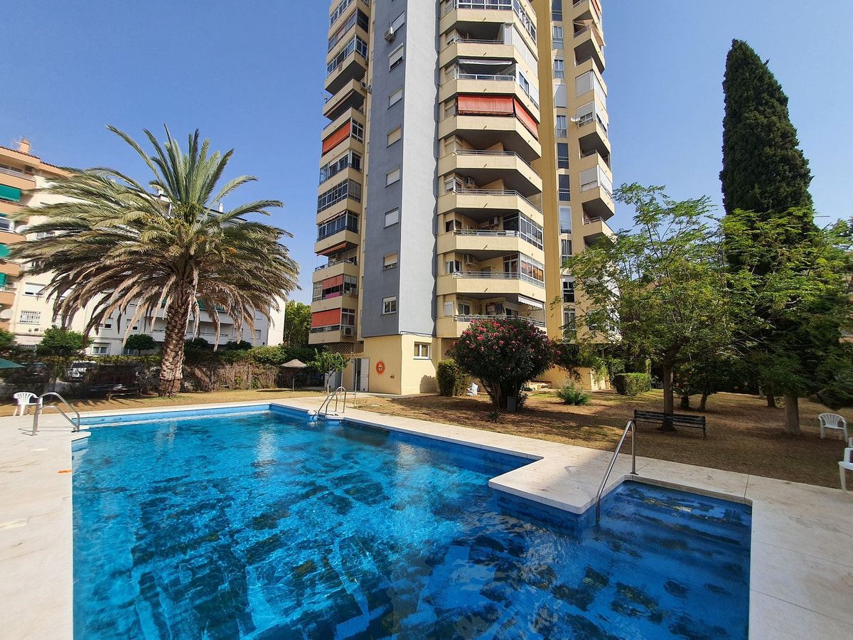 Swimming pool of Apartment for sale in Fuengirola  with Air Conditioner, Heating and Terrace