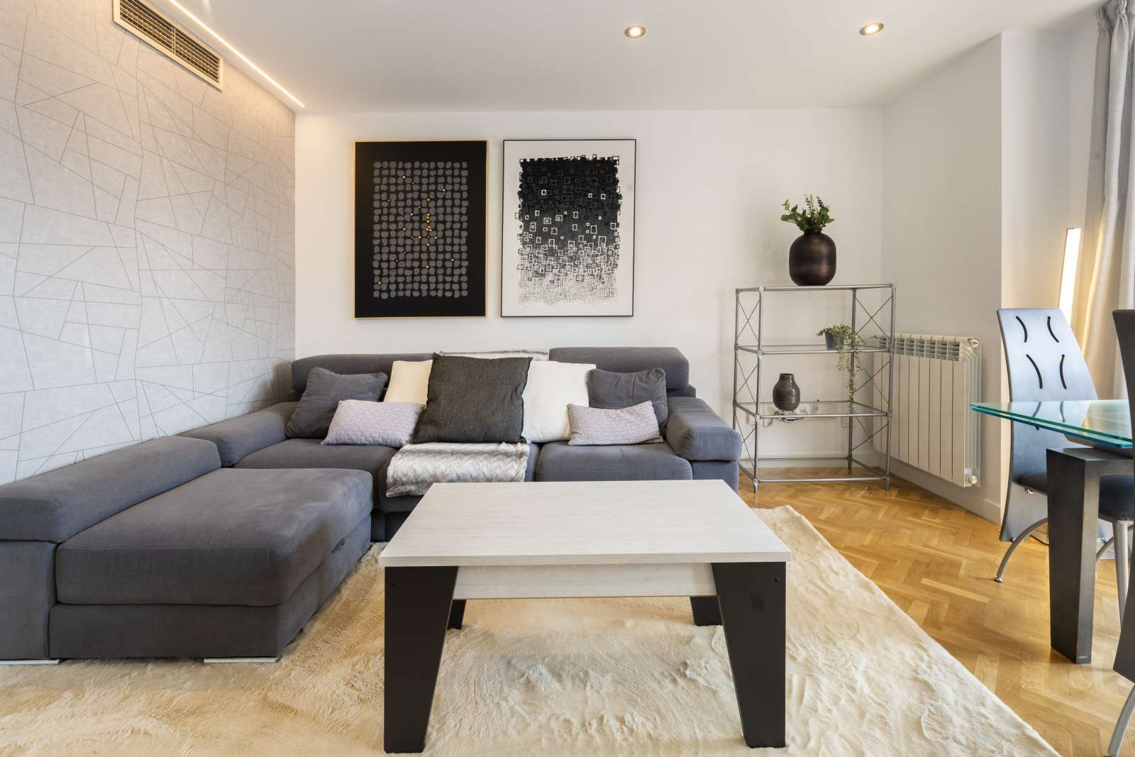Living room of Apartment to share in  Madrid Capital  with Air Conditioner, Heating and Terrace