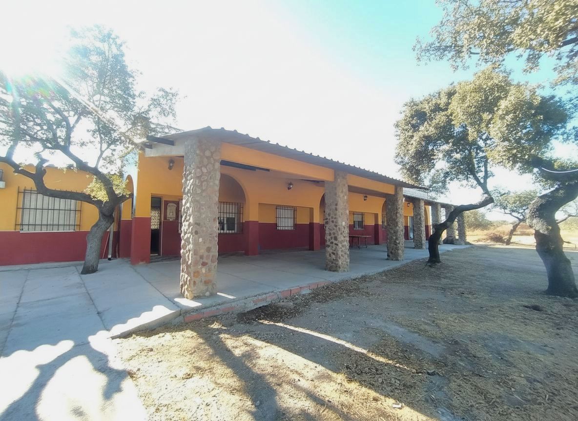 Exterior view of Country house for sale in Valverde de Mérida  with Air Conditioner and Furnished