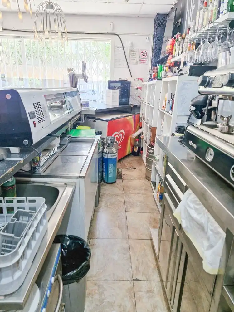 Cocina de Local de alquiler en Zaragoza con Aire acondicionado y Amueblado
