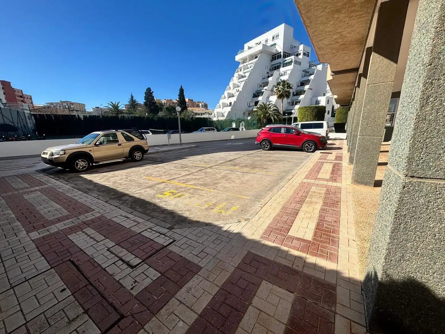 Aparcament de Pis en venda en Benalmádena amb Jardí privat, Terrassa i Balcó