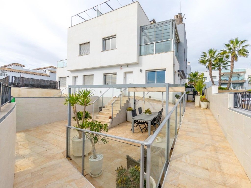 Exterior view of House or chalet for sale in Orihuela  with Air Conditioner, Heating and Furnished