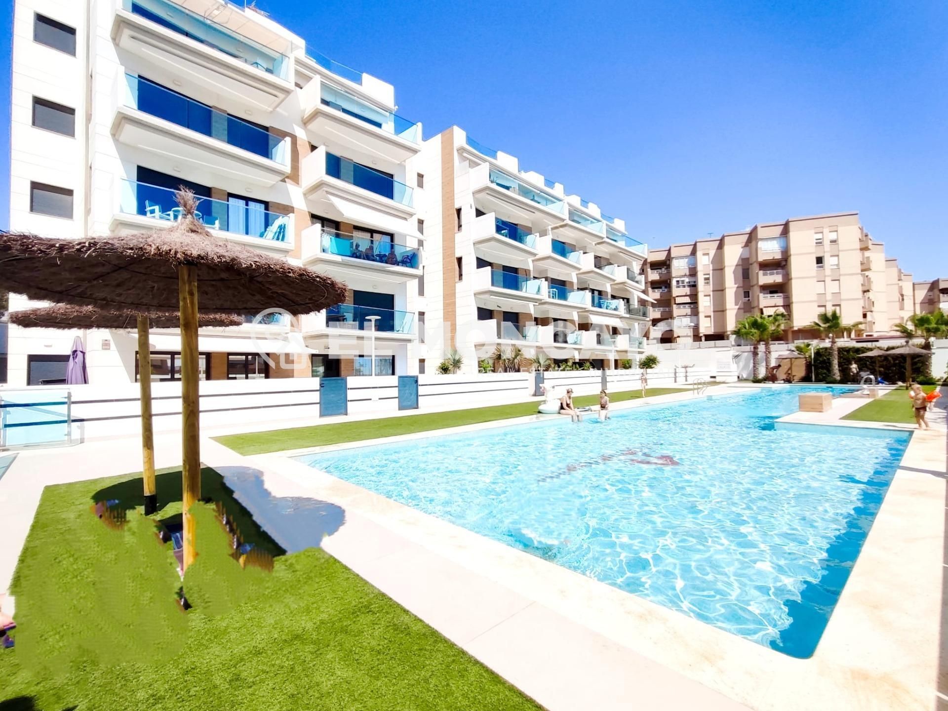 Piscina de Apartament en venda en Guardamar del Segura amb Aire condicionat, Calefacció i Jardí privat