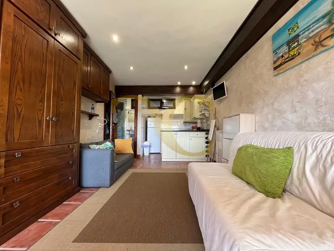 Sala d'estar de Casa adosada en venda en Carreño amb Calefacció, Traster i Piscina
