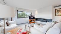 Sala d'estar de Casa o xalet en venda en Sant Cugat del Vallès amb Aire condicionat, Calefacció i Parquet