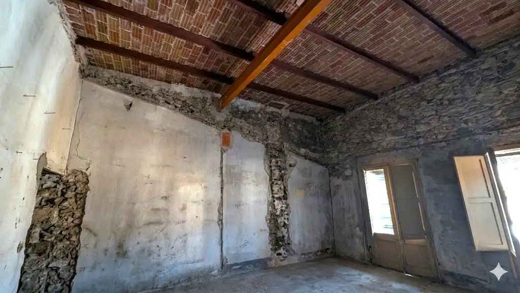 Casa adosada en venda en Besalú amb Terrassa i Balcó