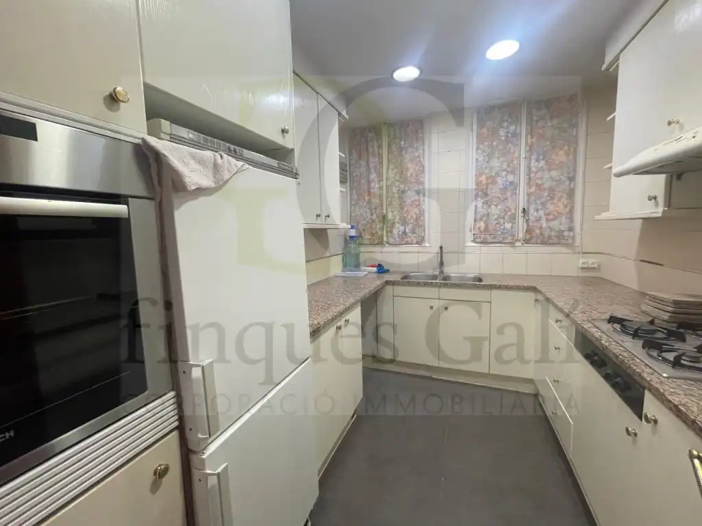 Flat with terrace for sale in Calle Marti I Julia, imagen 2