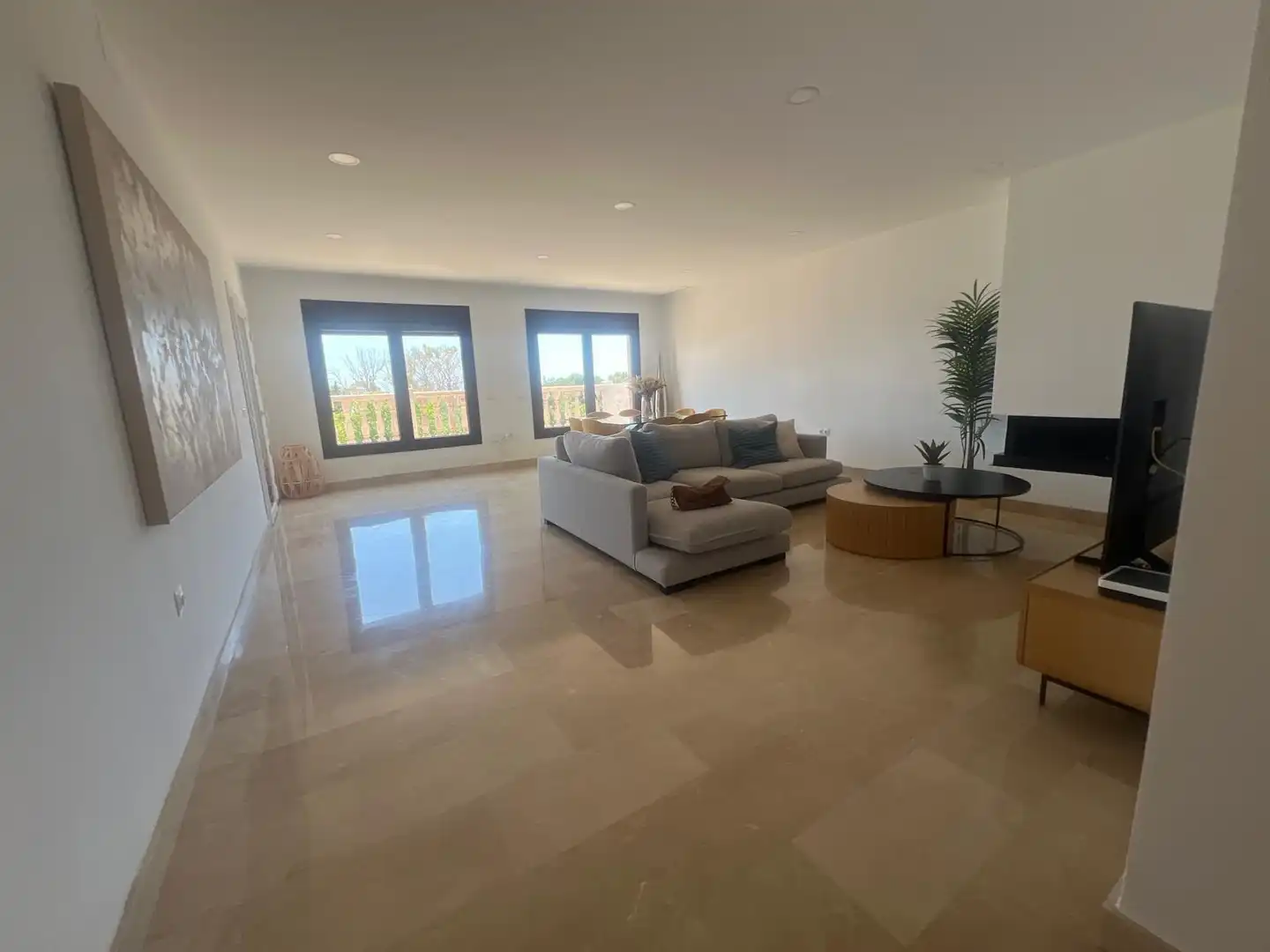 Sala d'estar de Casa o xalet en venda en Benalmádena amb Aire condicionat, Jardí privat i Terrassa