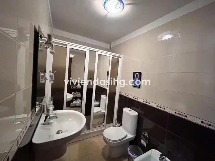 Badezimmer von Wohnung zur Miete in Puerto de la Cruz mit Möbliert, Waschmaschine und Mikrowelle