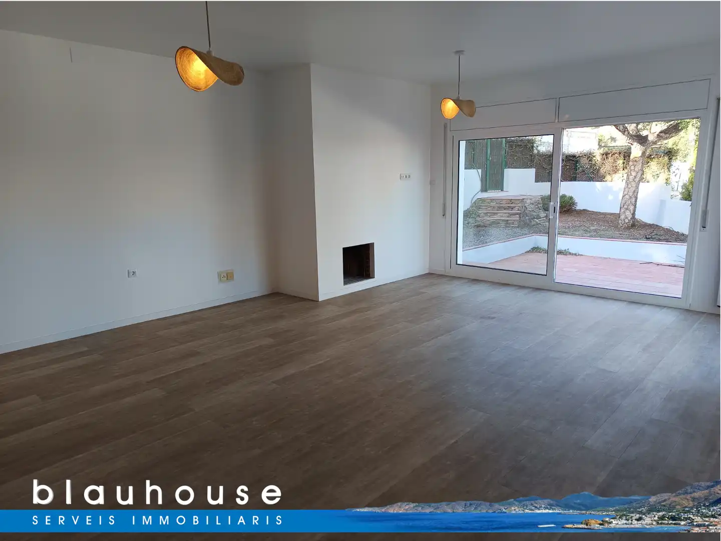 Sala de estar de Casa o chalet en venta en El Port de la Selva con Aire acondicionado, Calefacción y Jardín privado