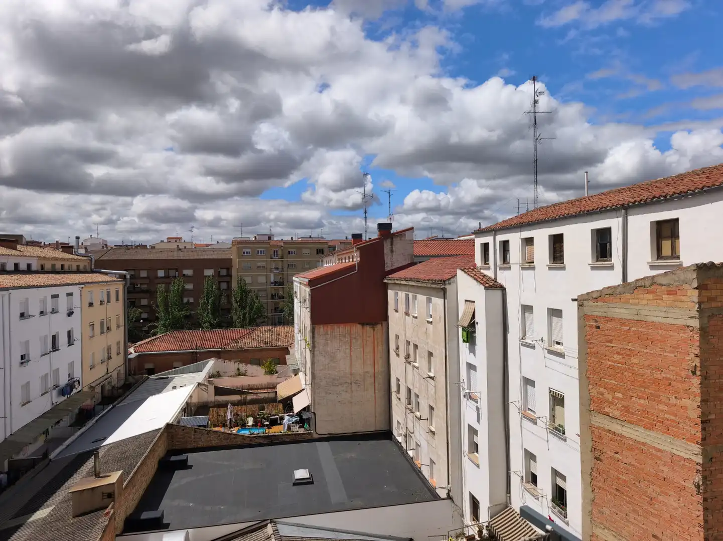 Exterior view of Flat for rent in  Logroño  with Furnished