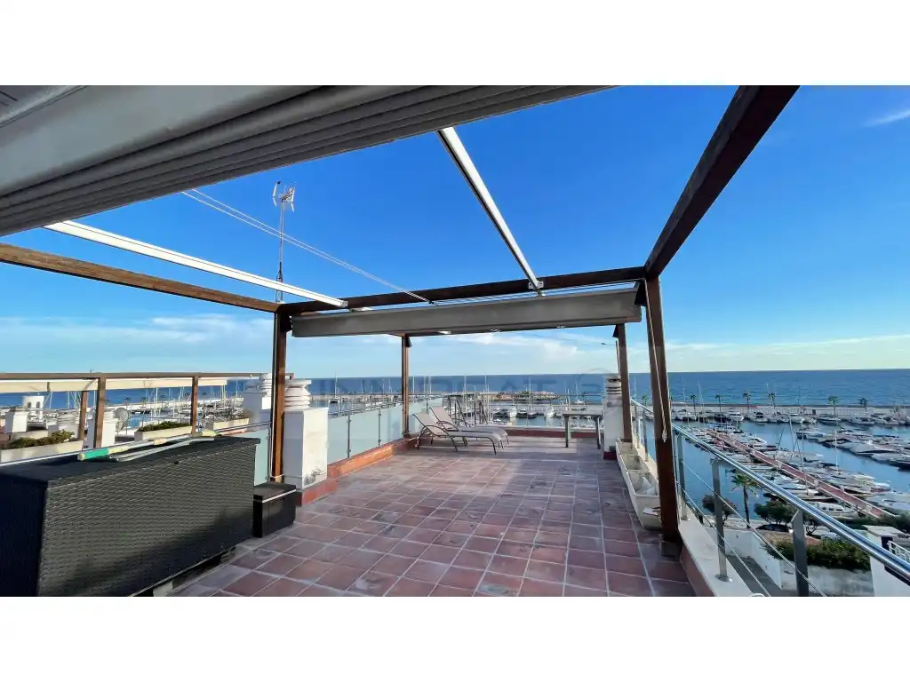 Terrasse von Einfamilien-Reihenhaus zum Verkauf in Sitges mit Heizung, Terrasse und Möbliert