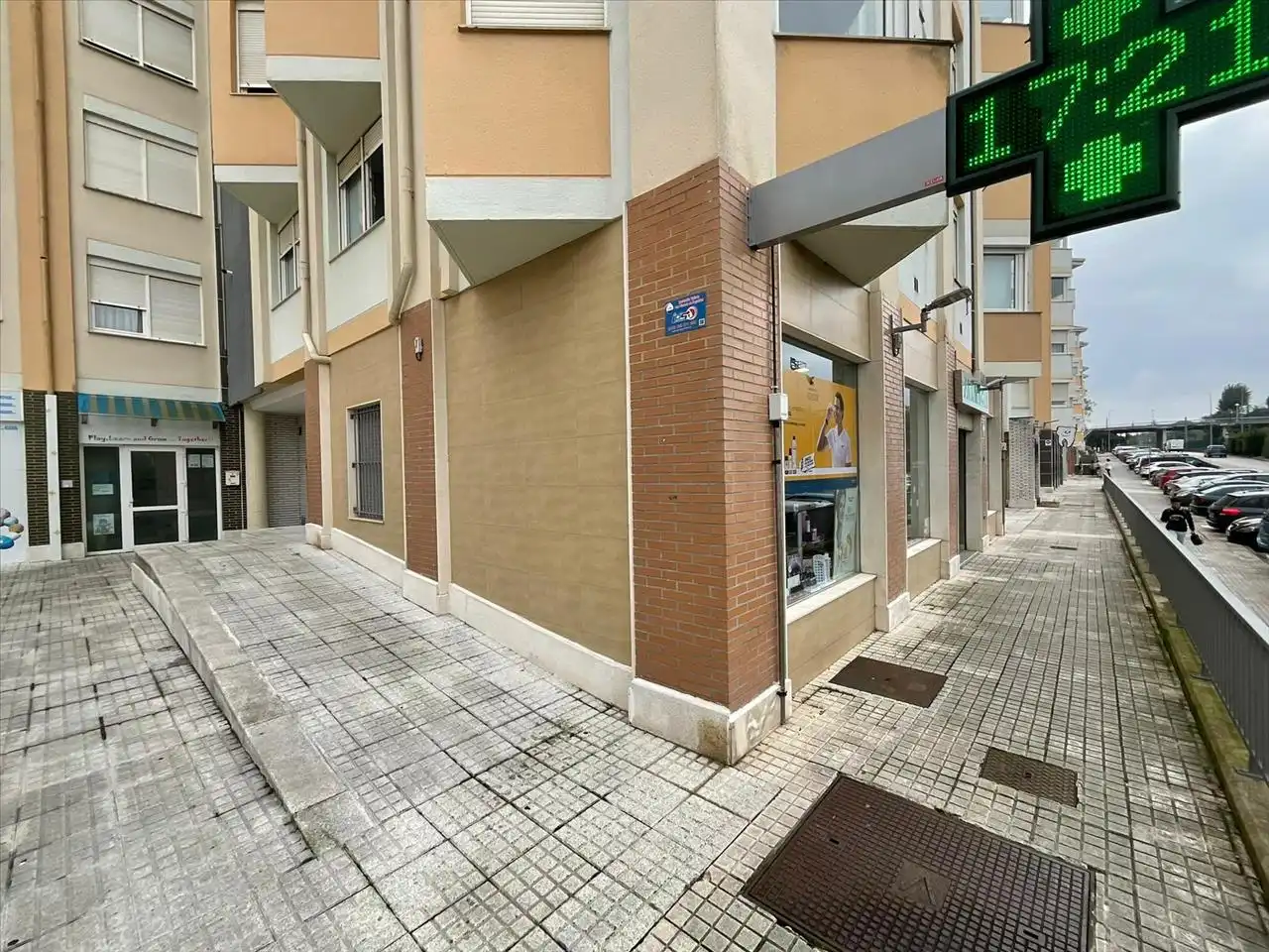 Commercial properties for sale in KRYSTAL PARC.PEÑA ROCIAS URB. BEZANA LAGO UAU-1 C/, Bezana - Prezanes