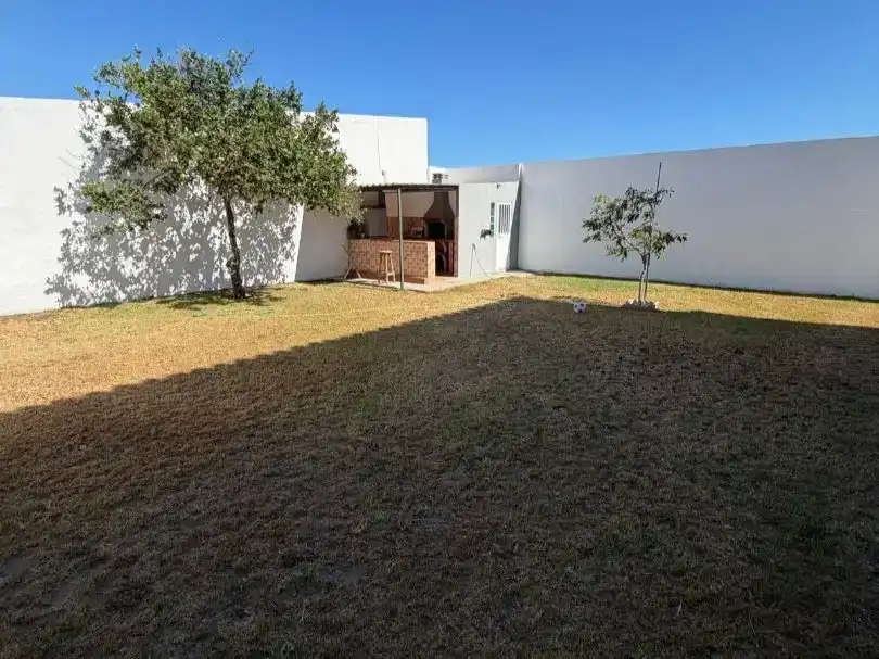 Jardí de Casa o xalet en venda en La Línea de la Concepción amb Aire condicionat, Jardí privat i Piscina