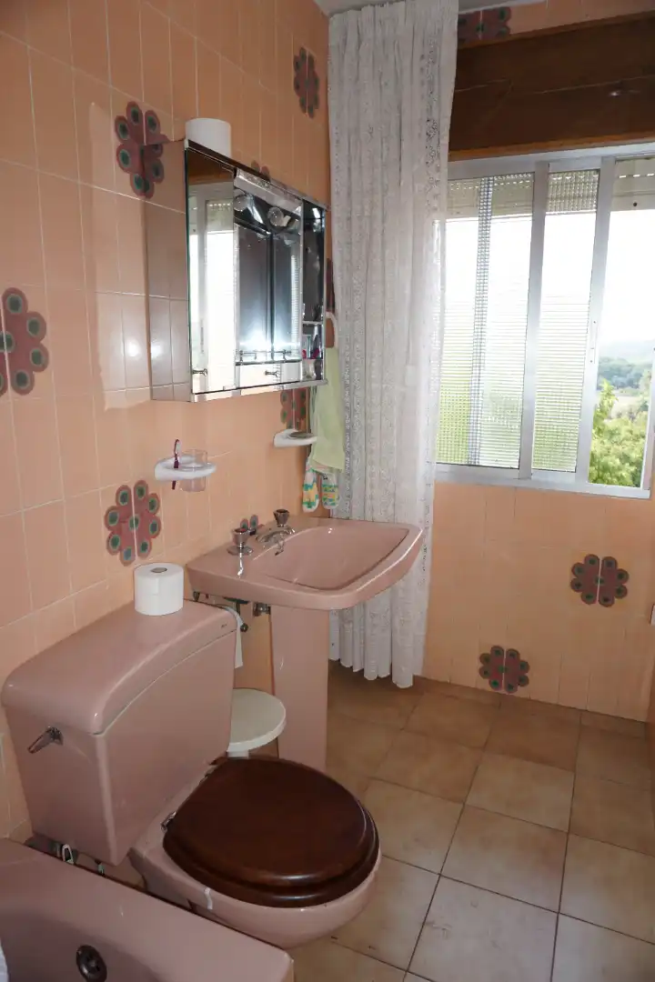 Baño de Piso en venta en Monterroso con Amueblado, Horno y Balcón