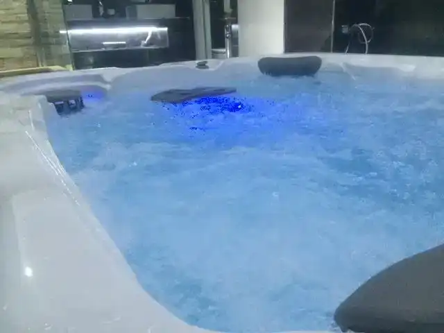 Piscina de Dúplex de lloguer en Madrid amb Aire condicionat, Parquet i Moblat