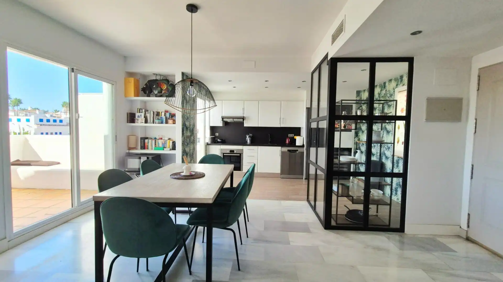 Menjador de Apartament en venda en Nueva Andalucía