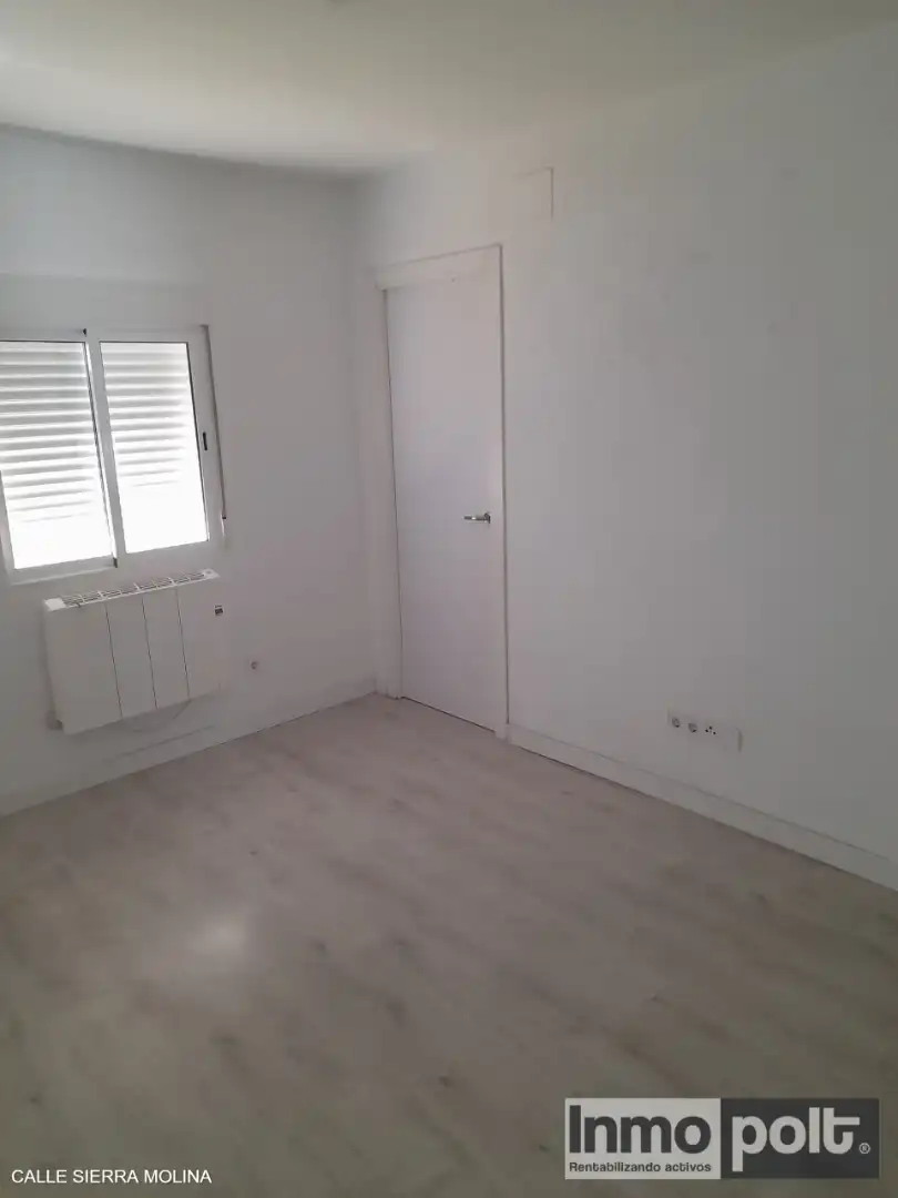 Habitación de Piso en venta en Madrid con Calefacción, Horno y Lavadora