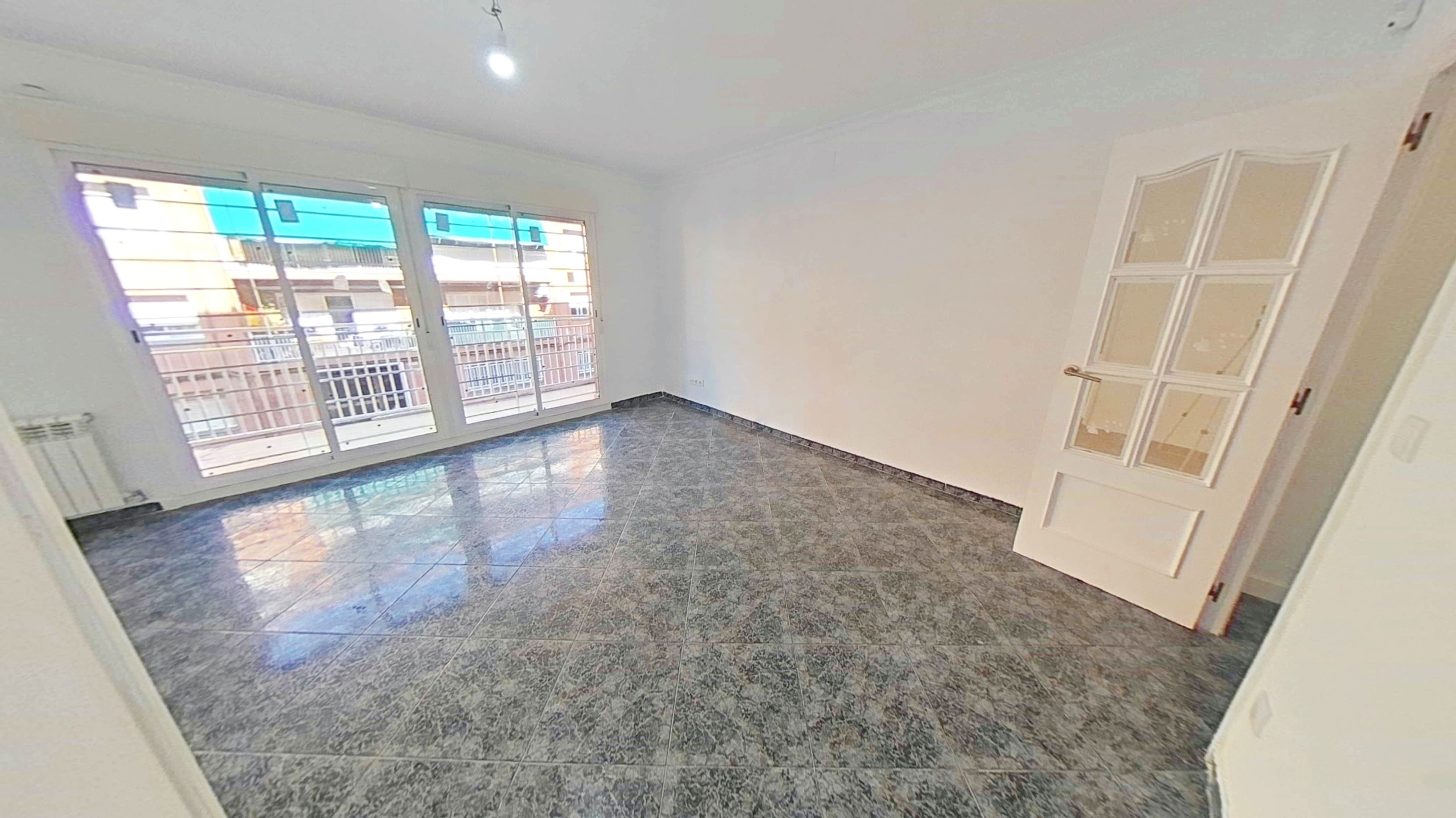 Exterior view of Flat for sale in Terrassa  with Heating and Oven