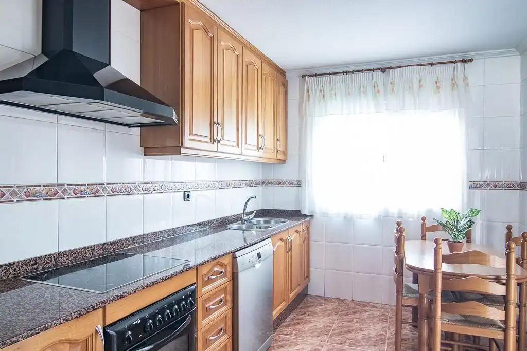 Cuina de Casa adosada en venda en Orihuela amb Aire condicionat, Calefacció i Terrassa