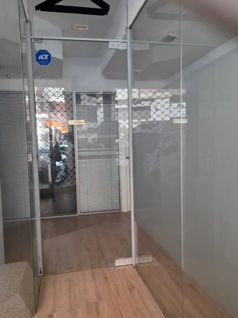 Local comercial en alquiler en Abrera, imagen 2