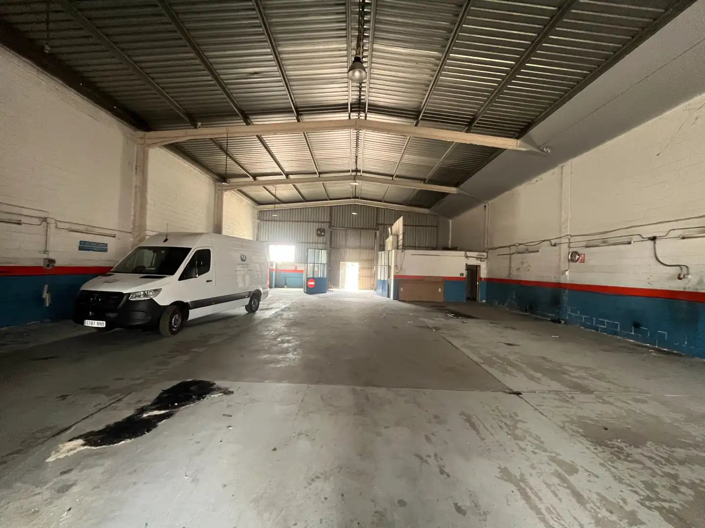 Parkplatz von Fabrikhallen zum Verkauf in Sils, Girona