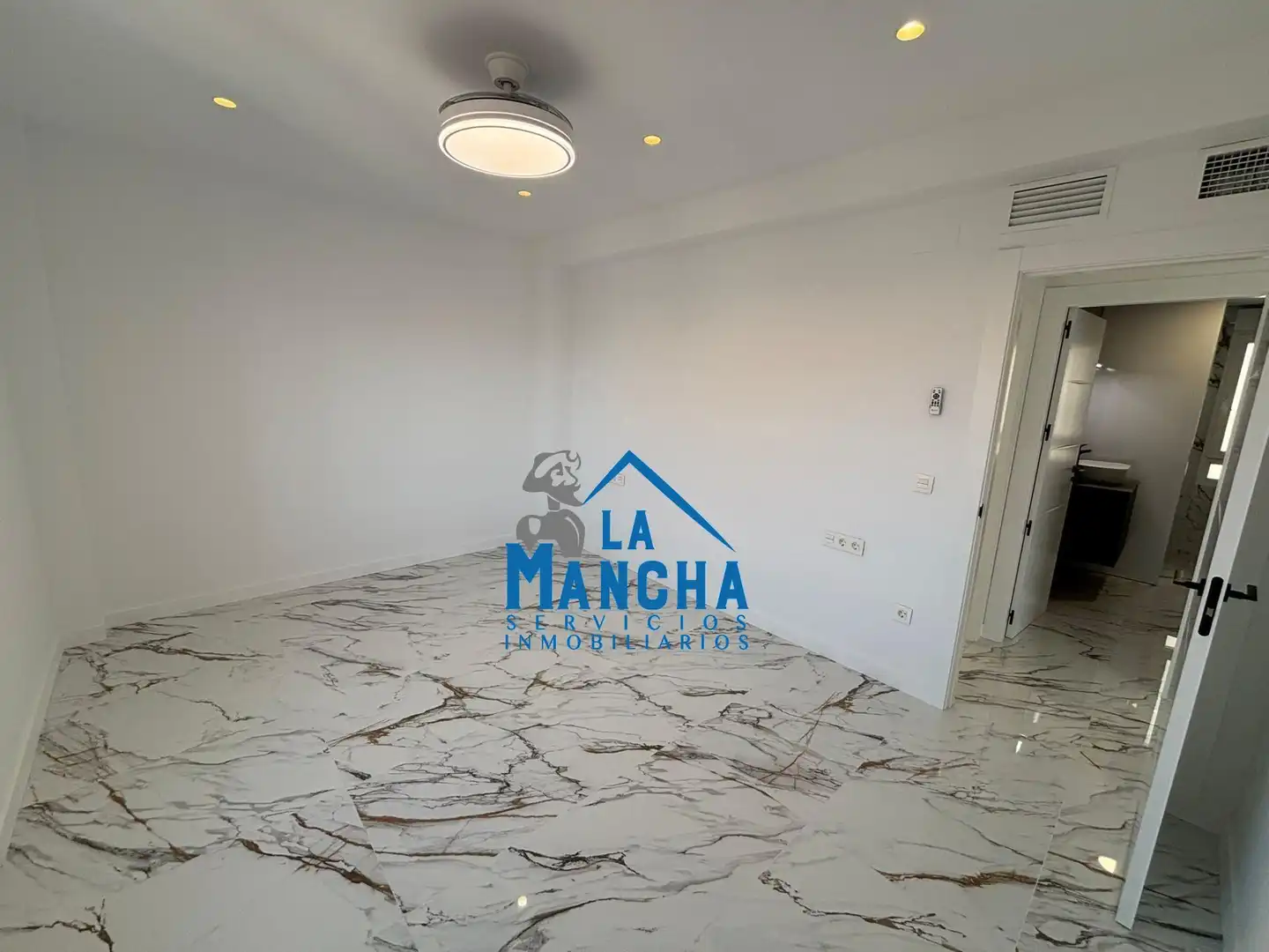 Sala de estar de Piso en venta en Albacete con Calefacción, Amueblado y Balcón