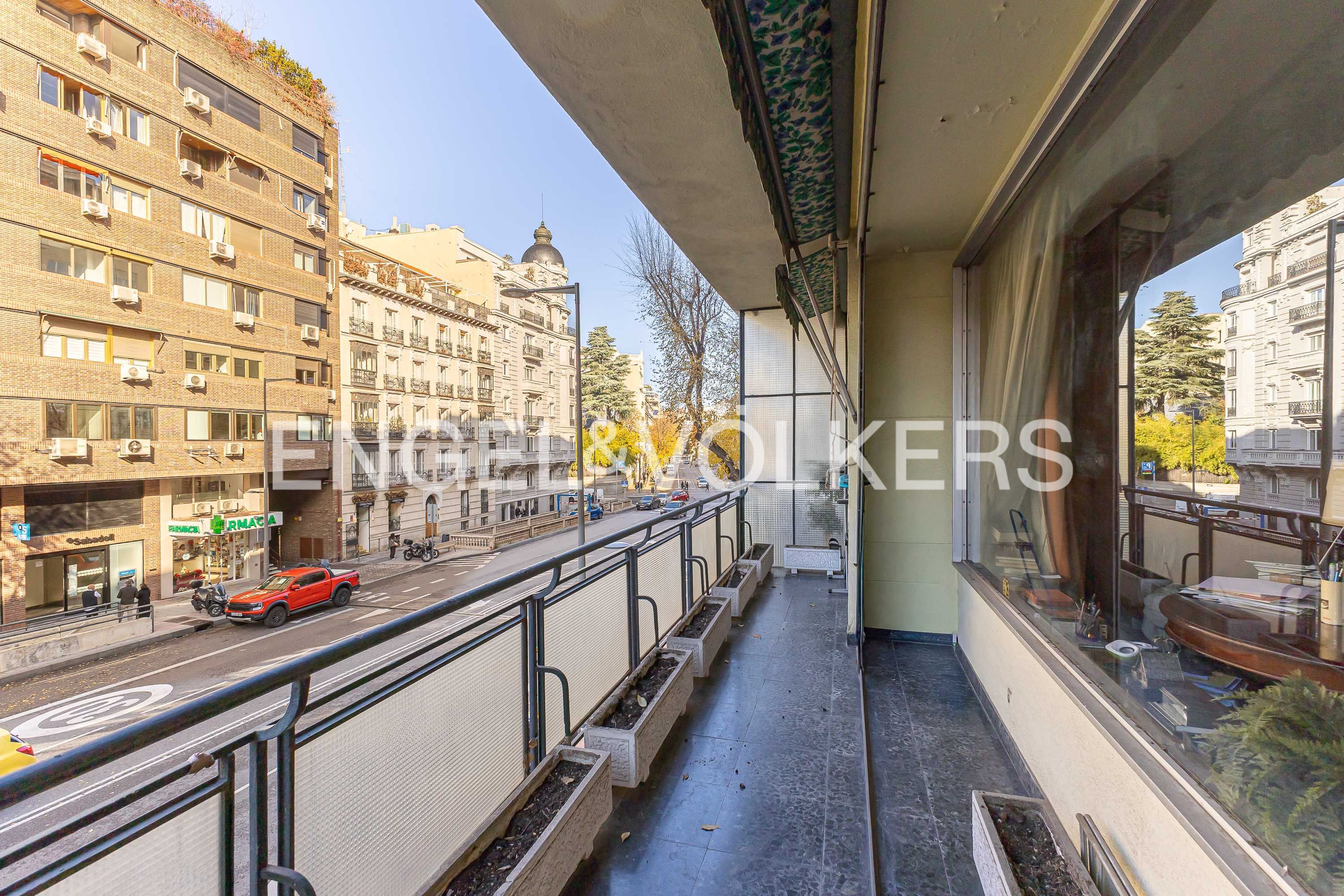 Vista exterior de Apartament en venda en  Madrid Capital amb Aire condicionat, Calefacció i Terrassa