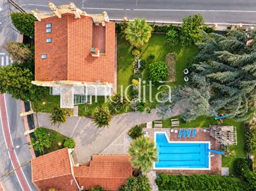 Casa amb balcó en venda a Sant Fost de Campsentelles