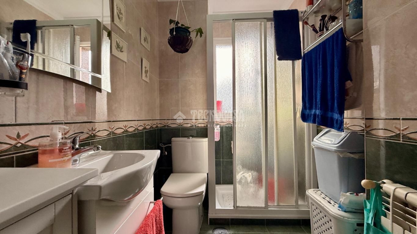 Bany de Pis en venda en Gijón  amb Calefacció