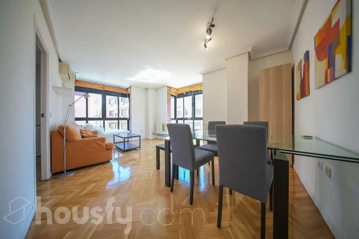 Flat with pool for sale in Calle de Morejón .